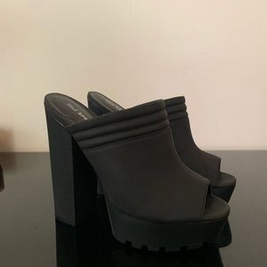 NEW never worn black platform heels